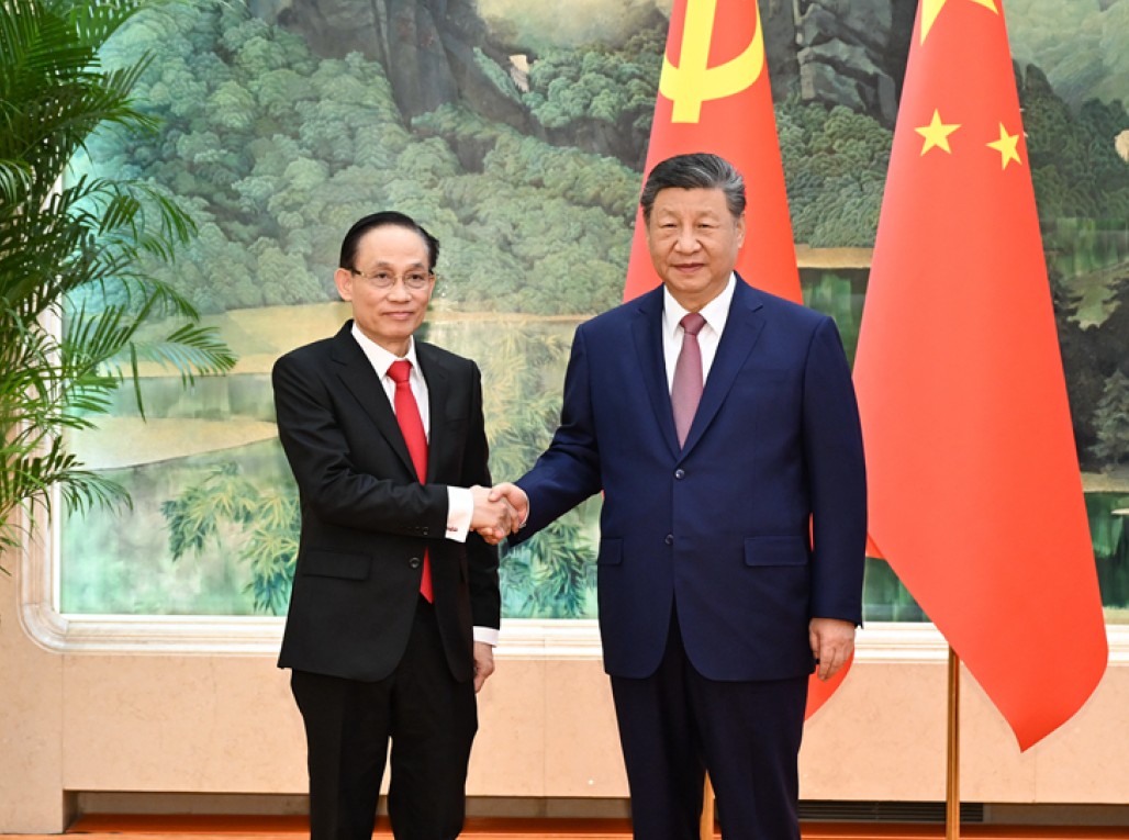 习近平会见越共中央总书记特使黎怀忠