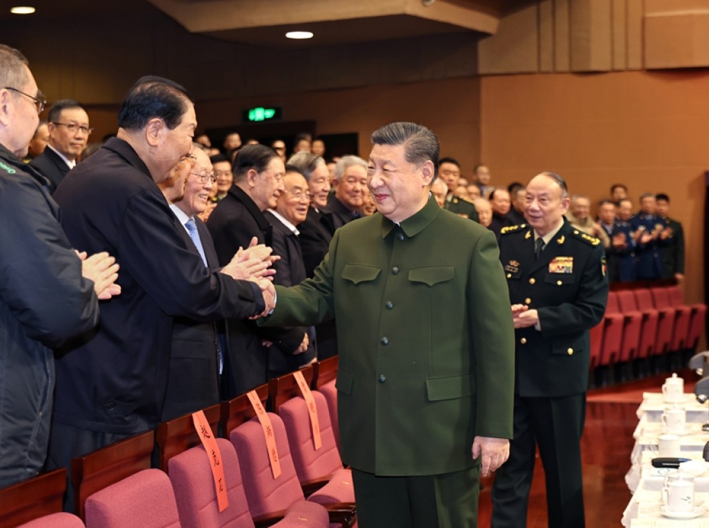 中央军委举行慰问驻京部队老干部迎新春文艺演出习近平向全军老同志祝贺新春