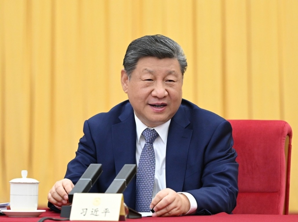 习近平看望全国政协委员