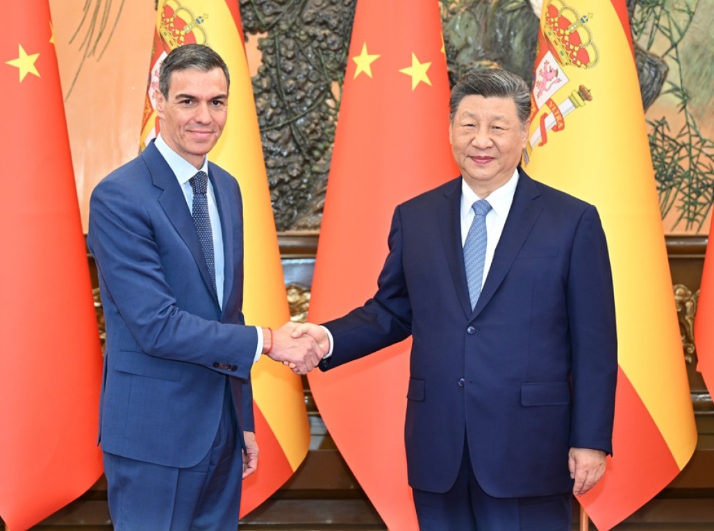 习近平会见西班牙首相桑切斯