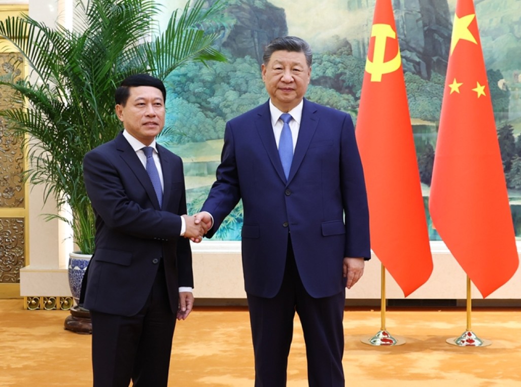 习近平会见老挝人民革命党中央总书记、国家主席特使沙伦赛