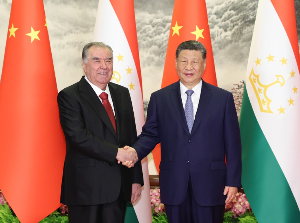 习近平同塔吉克斯坦总统拉赫蒙会谈