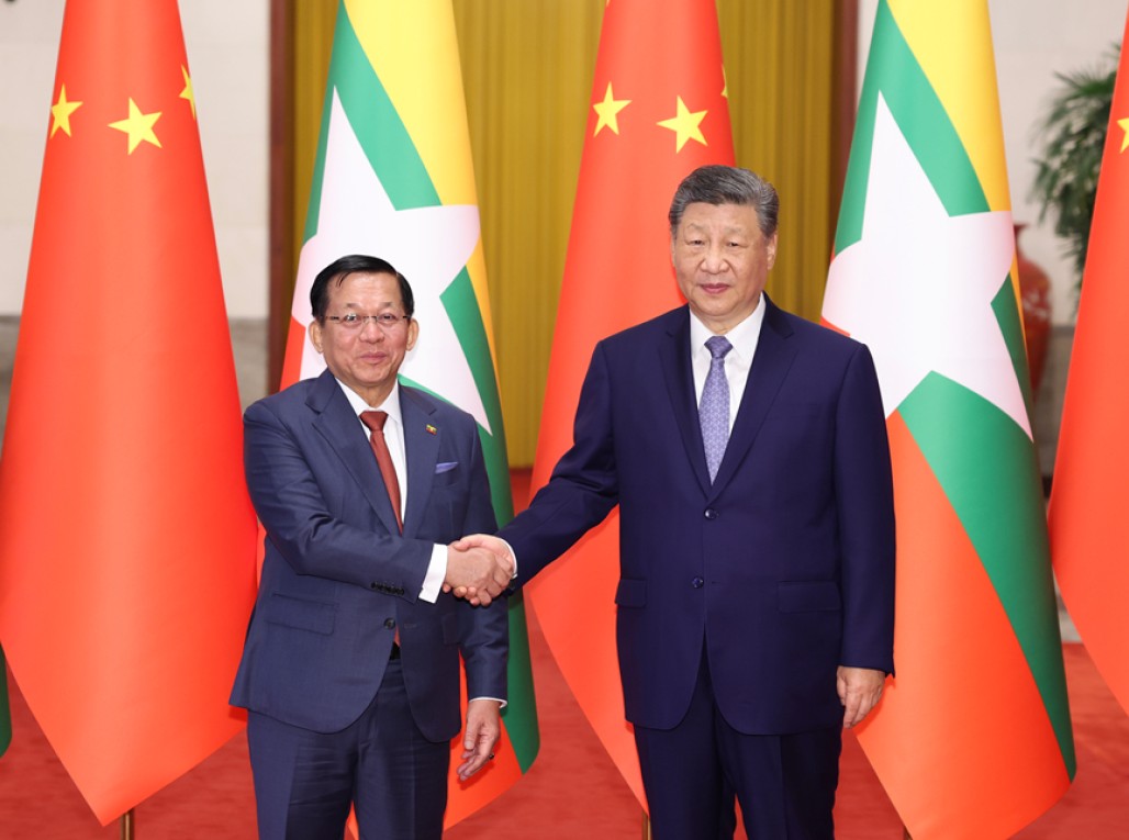 习近平同缅甸总统敏昂莱会谈