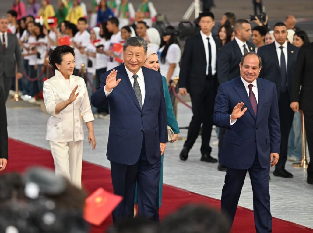 习近平抵达开罗对埃及进行国事访问